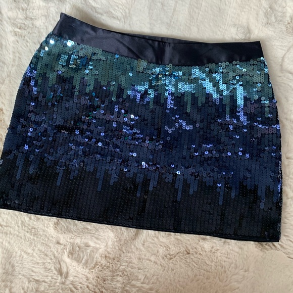 90’s style sequence mini skirt - Picture 2 of 3